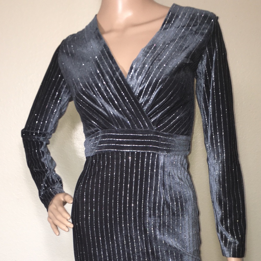 💎Host Pick x2🎉Gray Velvet Wrap Dress - Picture 7 of 11